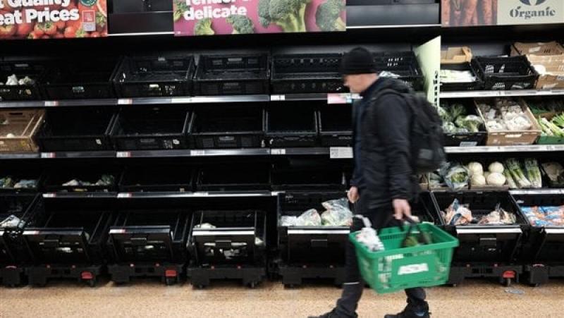الجارديان تحذر من استمرار نقص الخضراوات والفاكهة في بريطانيا