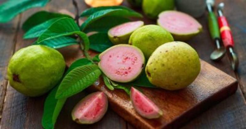 10 فوائد صحية مذهلة من الجوافة.. ستعزز مناعتك وتريح أعصابك