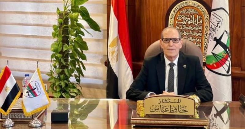 رئيس هيئة النيابة الإدارية يهنئ المستشار محمد شوقي عياد لتوليه منصب النائب العام