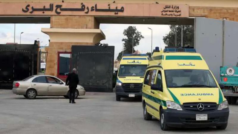 «القاهرة الإخبارية»: معبر رفح يعمل بشكل طبيعي.. واستقبل عددا من المصابين الفلسطينيين