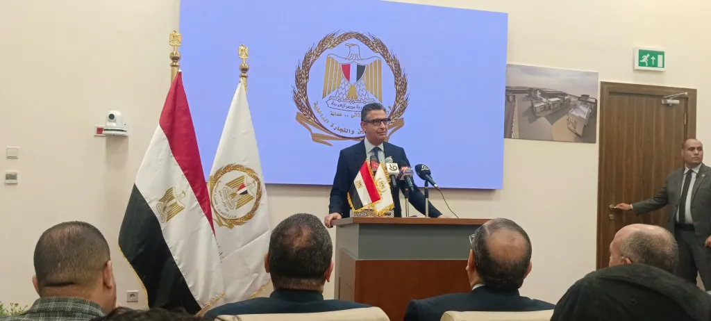 ”للموجز”.. وزير التموين: درسنا جميع تظلمات المواطنين بشأن وقف البطاقات ونخطط للتوسع في المجمعات الاستهلاكية