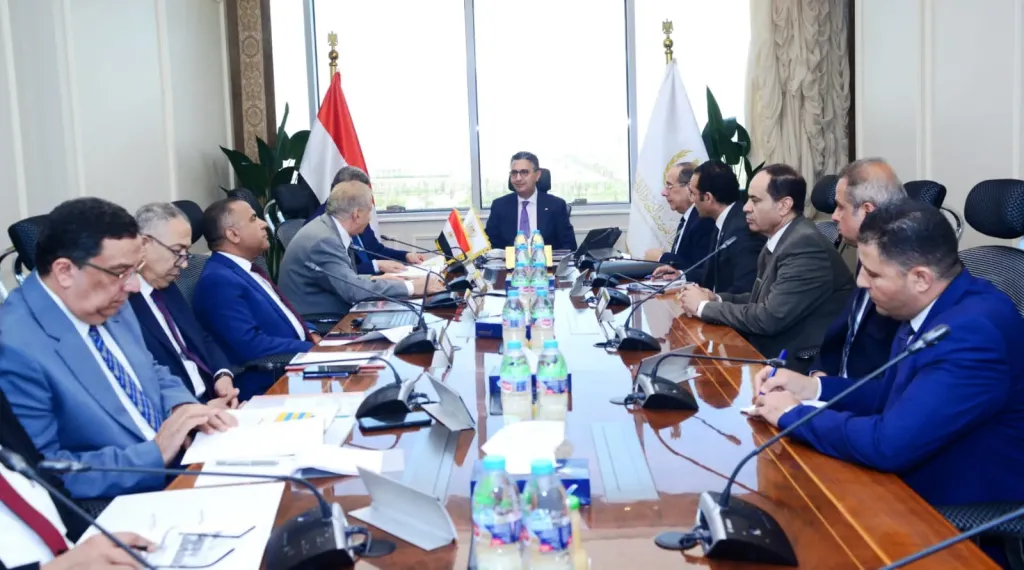 وزير التموين يجتمع بقيادات ”مطاحن شمال القاهرة” لمتابعة خطط التطوير وتحسين الأداء المؤسسي