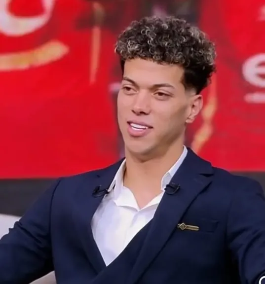 إمام عاشور يحصد جائزة أفضل لاعب بمهرجان همسه للاداب والفنون فى دورته الــ 13 سبتمبر المقبل