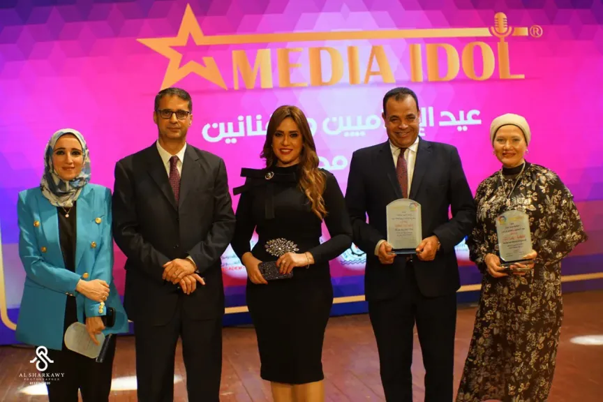 بالصور ..توزيع الجوائز الأكاديمية فى مجال الإعلام والفن بالدورة الأولى لاحتفالية ميديا آيدول