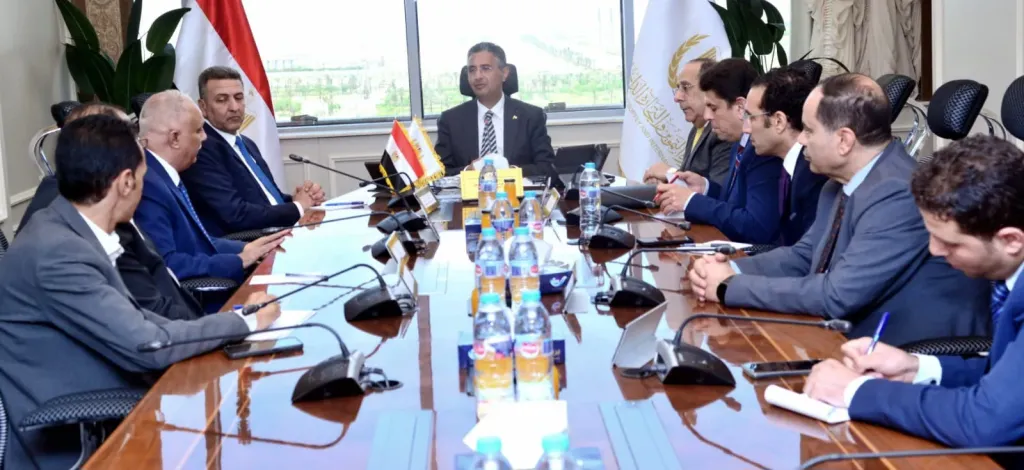وزير التموين يعقد اجتماعًا مع ممثلي شعبة المواد الغذائية ونقابة بقالي التموين، وشباب مشروع جمعيتي لبحث المطالب والمقترحات وآليات التطوير