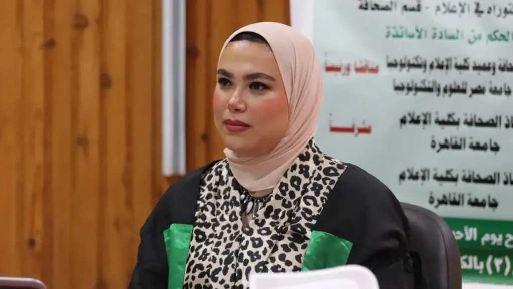 دكتوراه في «إعلام القاهرة» عن «تأثير الفجوة بين الأجيال على استهلاك الأخبار»