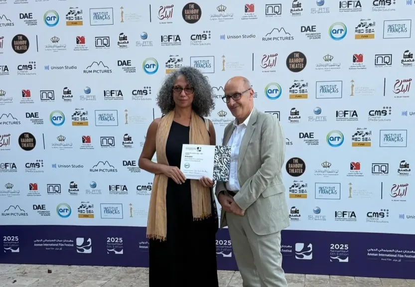 الفيلم المصري ” زى طير فى السما” يفوز بجائزة أفضل فيلم بمهرجان عمان السينمائي الدولي
