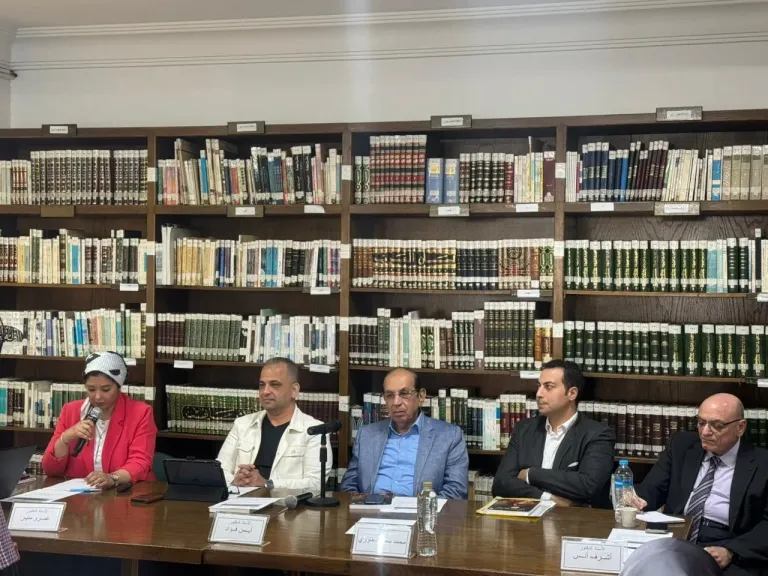 الاحتفال بتوقيع كتاب ” إبن تغرى بردى” بالأعلى للثقافة