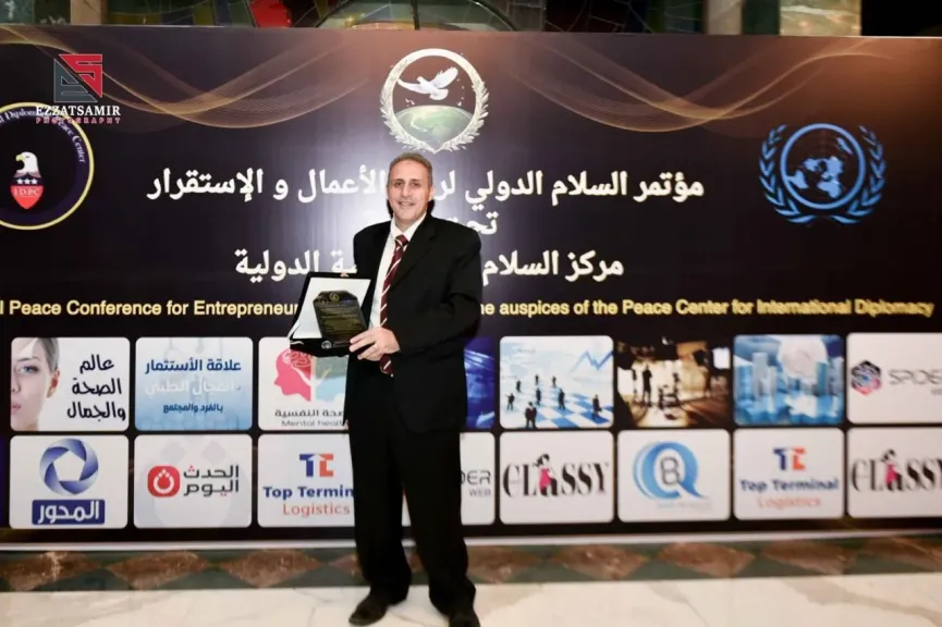 الدكتور مصطفى محمود..يتوج بلقب أفضل دكتور أسنان فى 2025 فى مؤتمر السلام الدولي