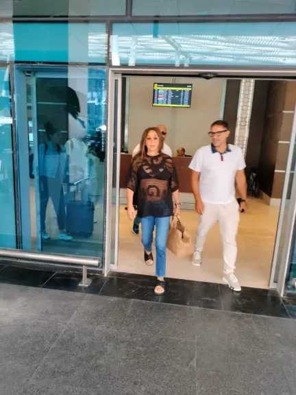 إليسا..تصل القاهرة استعدادا لحفلها بالساحل الشمالي