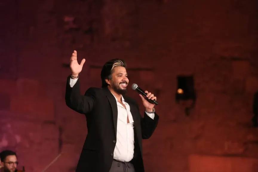 مصطفى حجاج.. والفلكلور الكولومبى على مسرح ”المحكى” بمهرجان القلعة 33