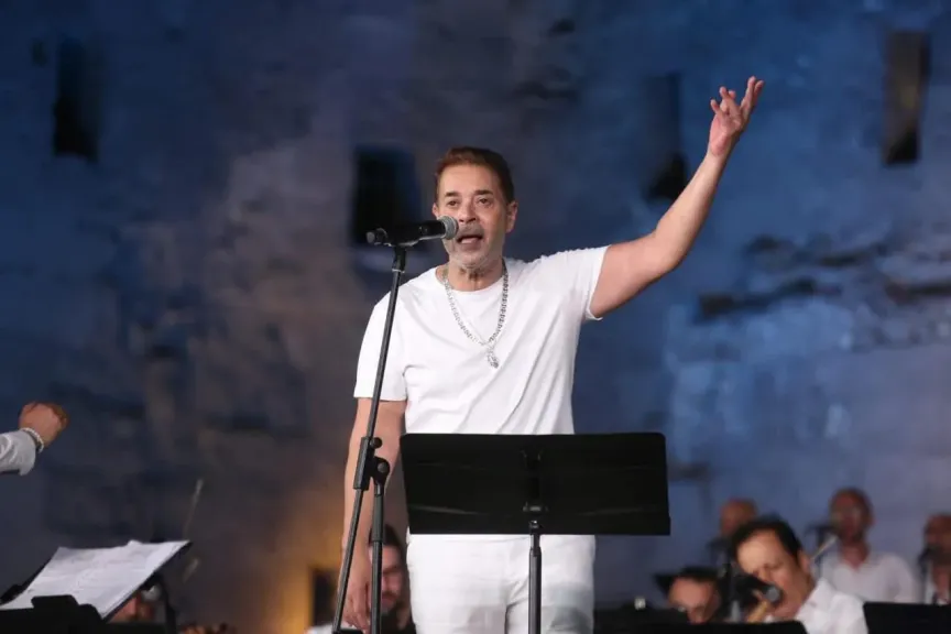 مدحت صالح مع عمرو سليم ..وماريمبا نسمة عبد العزيز فى محكي القلعة 33