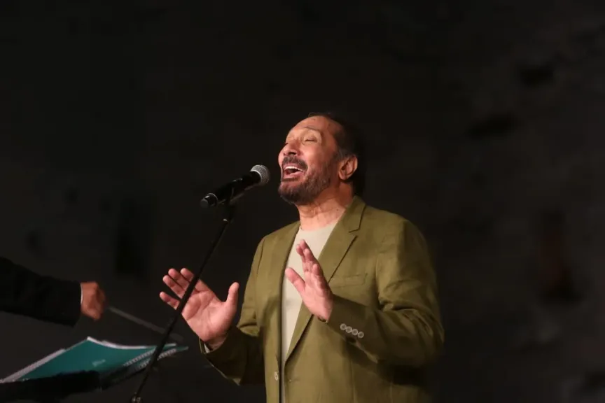 على الحجار ..ينسج روايات المشاعر و”هانى حسن” يرقص للحياة على أنغام السيمفوني فى محكي القلعة 33