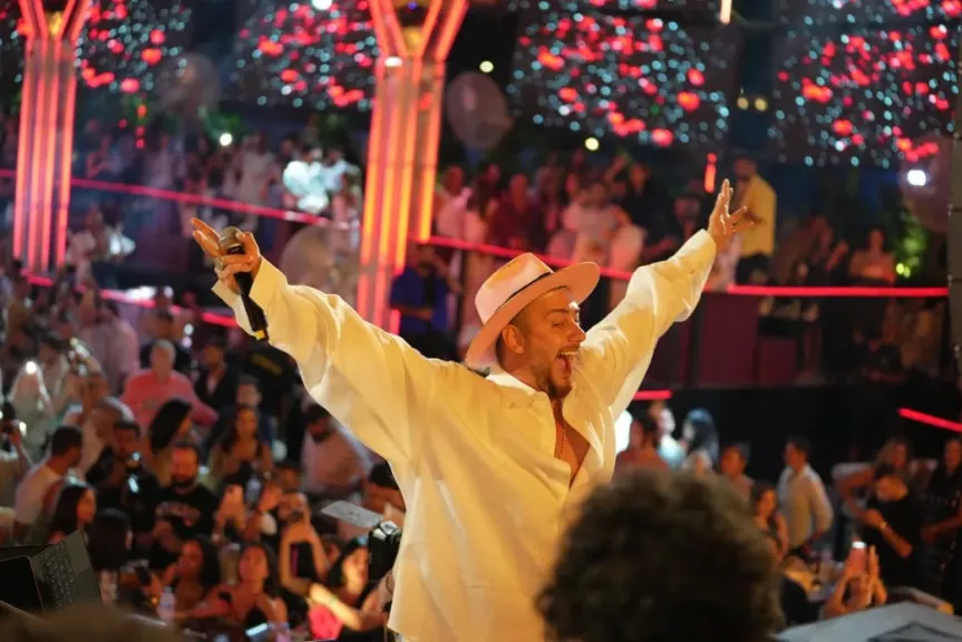 حضور جماهيري كامل العدد فى حفل ”سعد لمجرد ” بالساحل الشمالي