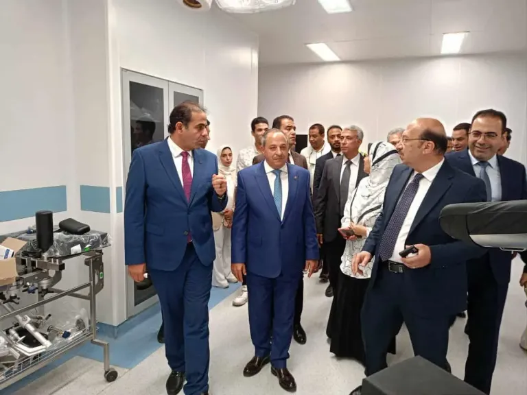 رئيس جامعة بورسعيد والمحافظ يشهدان حفل الافتتاح التجريبى لمستشفى جامعة بورسعيد الجامعى