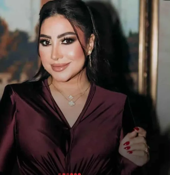القبض على المطربة ”بوسى” بمطار القاهرة قبل سفرها إلى دبى بسبب ”قضايا شيكات”