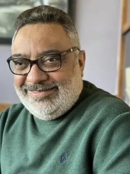 السيناريست عبد الرحيم كمال..ينفى وجود خلافات مع المنتج تامر مرسى