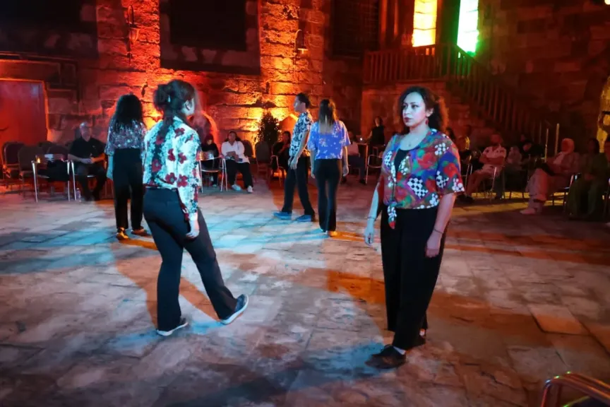 ”قبة الغورى” تحتضن العرض الإيطالي ”حدود”ضمن فعاليات ” إيزيس الدولي لمسرح المرأة ”