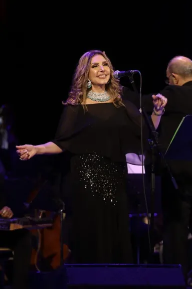 محمد ثروت ومروة ناجى..فى حب ”حليم ووردة” على مسرح النافورة و”نادية مصطفى ” تتألق فى الجمهورية