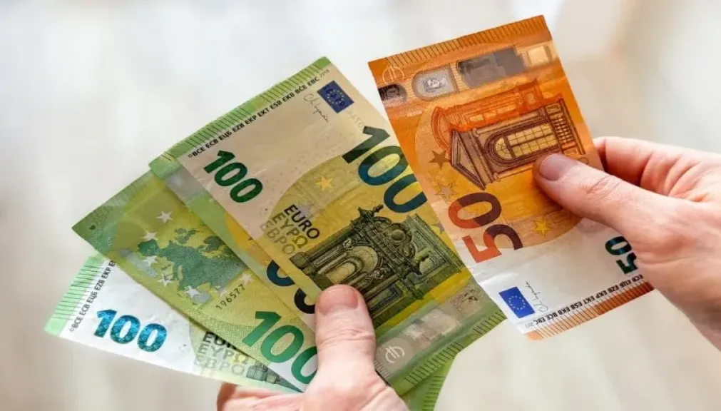 تراجع سعر اليورو أمام الجنيه المصري اليوم الإثنين 27 أكتوبر 2025 تراجع سعر اليورو أمام الجنيه المصري اليوم الإثنين 27 أكتوبر 2025