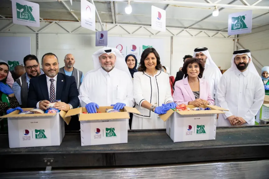 ”قطر الخيرية” تشارك في تعبئة السلال الغذائية لأهالينا في غزة بالتعاون مع مؤسسة مصر الخير