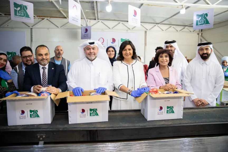 ”قطر الخيرية” تشارك في تعبئة السلال الغذائية لأهالينا في غزة بالتعاون مع مؤسسة مصر الخير