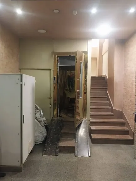 كارثة في كوم أمبو: سقوط مصعد يسفر عن إصابات خطيرة والمحافظ يأمر بتحقيق عاجل