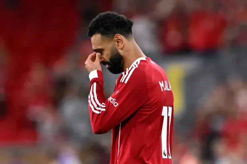 صلاح يكسر صمته ويصدم جماهير ليفربول: ”مستقبلي هنا لم يعد مضموناً”