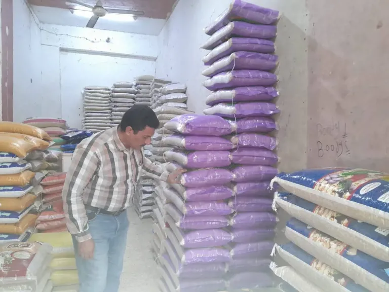 ضبط 2.5 طن أرز مجهول المصدر داخل محل أعلاف بشبين القناطر