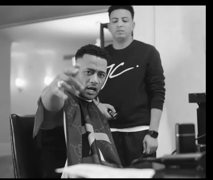 أول ظهور ل يحيى ..كوافير محمد رمضان فى كليبه الأخير Toxic