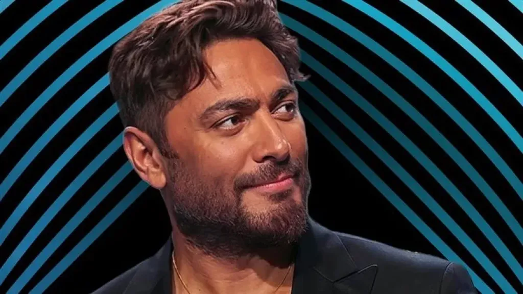 أحمد سعد يكشف آخر تطورات الحالة الصحية لتامر حسني بعد العملية الجراحية