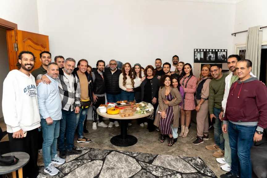 صناع مسلسل ”أنا وهو وهم” فى البروفات الأخيرة قبل إنطلاق التصوير خلال أيام