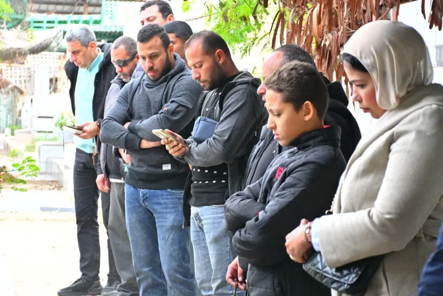 سباحو ”الزهور” يزورون قبر زميلهم ”يوسف ” فى بورسعيد