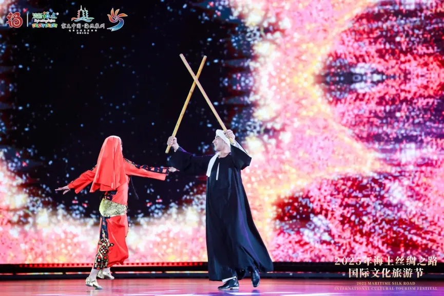 ”فرقة رضا ” تشارك فى مهرجان السياحة والثقافة الدولي ”طريق الحرير ” بالصين