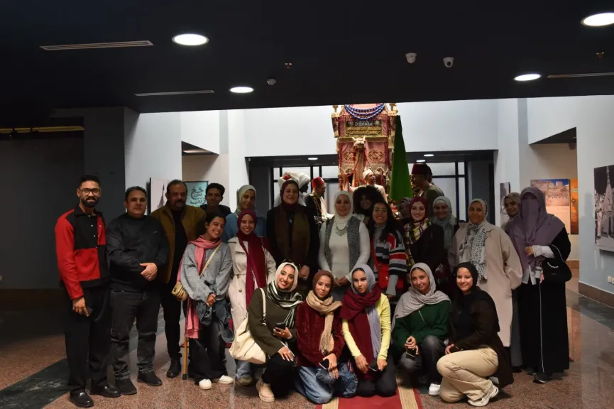 طلاب المعهد العالى للفنون التطبيقية يزوروا متحف” الفنون الشعبية”
