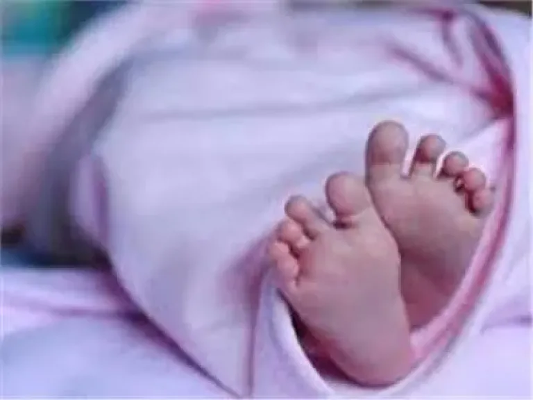 العثور على رضيع حديث الولادة ملقى بجوار كوبري في قوص بقنا