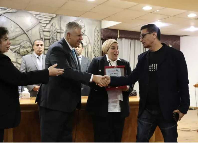 تكريم الكاتب الصحفي طارق مرسى..فى مؤتمر ”تعليم بلا حدود ” بنقابة الصحفيين