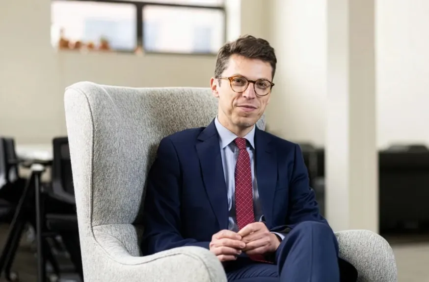 السلطات الأمريكية تحقق في وفاة أستاذ علوم الطاقة النووية في بروكلين