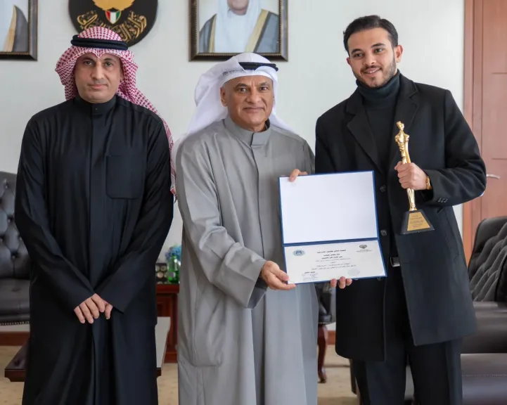 تكريم الفائزين في مهرجان ” أيام المسرح للشباب ” بالكويت