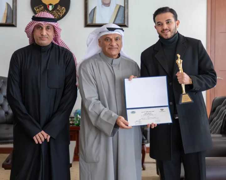 تكريم الفائزين في مهرجان ” أيام المسرح للشباب ” بالكويت
