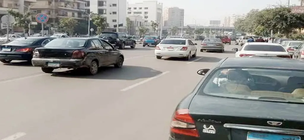 انتظام حركة السيارات على المحاور والكباري الرئيسية في المحافظتين