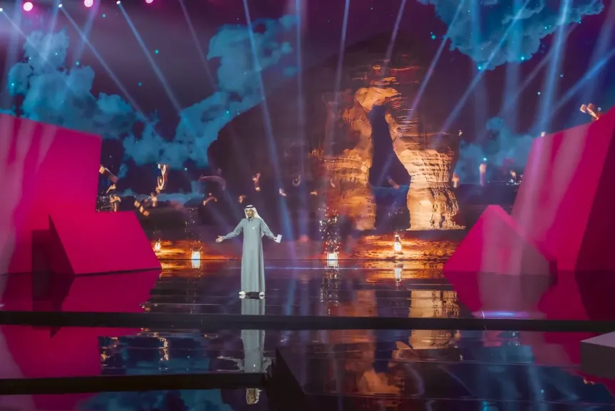 والدة بندر بن نومان..تزفه إلى المرحلة القادمة من ”شاعر الراية”