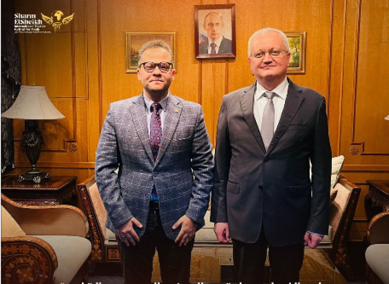 مازن الغرباوي يلتقي السفير الروسي بالقاهرة لتعزيز التعاون المسرحي بين مصر وروسيا