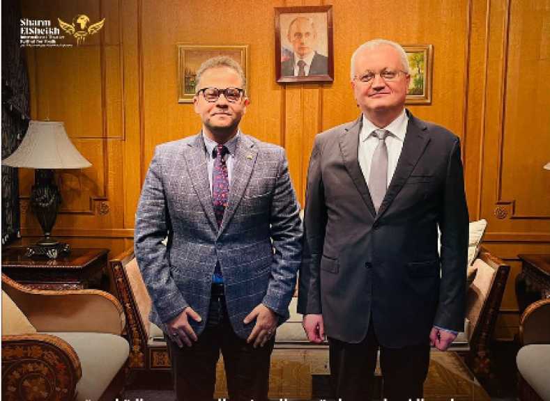 مازن الغرباوي يلتقي السفير الروسي بالقاهرة لتعزيز التعاون المسرحي بين مصر وروسيا