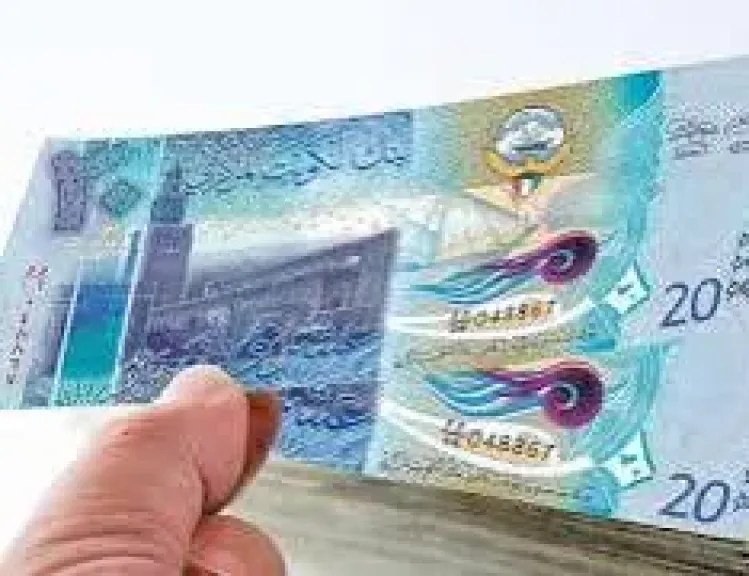 أسعار الدينار الكويتي أمام الجنيه المصري فى منتصف تعاملات اليوم الإثنين 5 يناير 2026