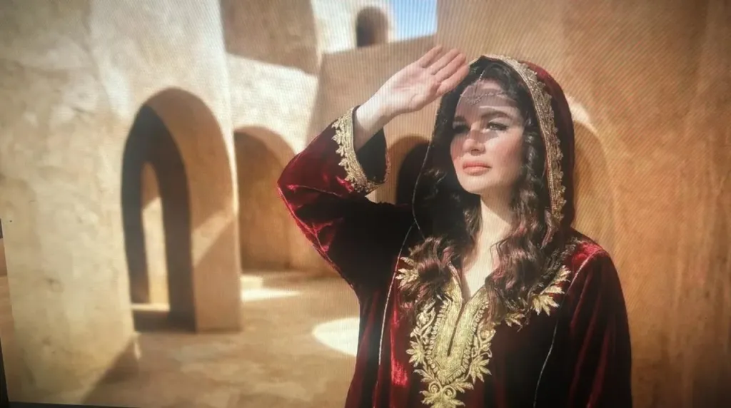 نوال..تلفت الأنظار بالقفطان المغربى فى أغنيتها الجديدة ” مسكرة”