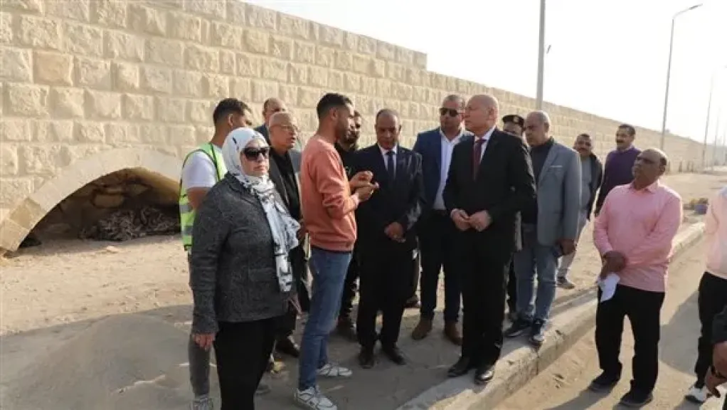 محافظ القاهرة يتفقد أعمال الترميم بسور مجرى العيون وميدان السيدة عائشة ومحور صلاح سالم