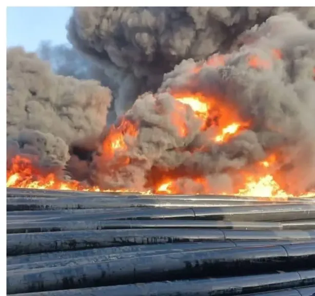 حريق ضخم بمواسير الصرف الصحي فى قرية ” سنتريس”  بالمنوفية