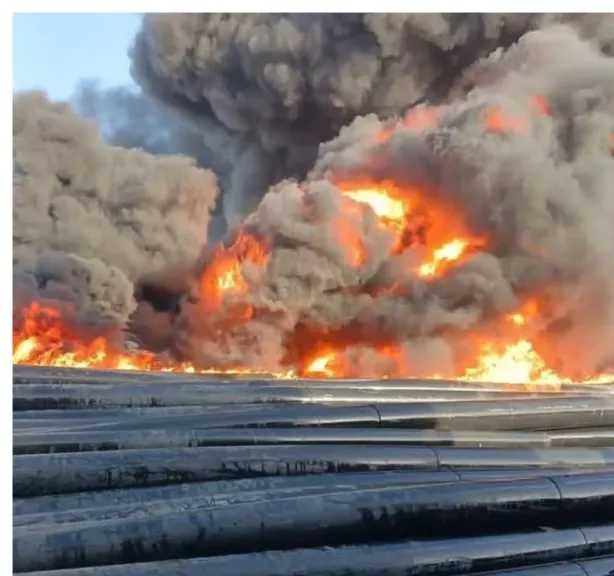 حريق ضخم بمواسير الصرف الصحي فى قرية ” سنتريس”  بالمنوفية