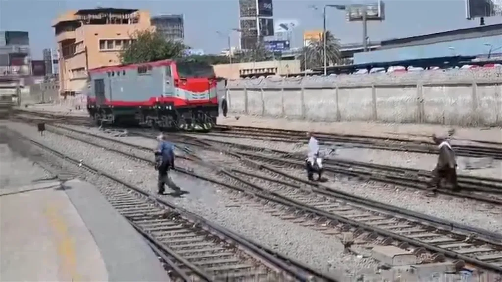 النقل تناشد المواطنين: سلامتك تهمنا..إحذر السلوكيات الخطرة في السكك الحديدية